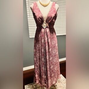 Jonathan Martin Mauve & Burgundy Paisley V Neck Dress. In EUC Size 10